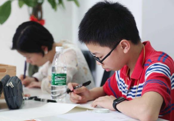 小学生作文《冤枉》走红，内容一波三折，网友看后表示：一点不冤