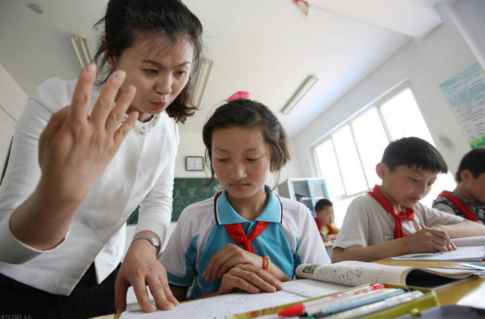 教师工资到底过万没？部分教师晒工资单，相差不是一星半点儿