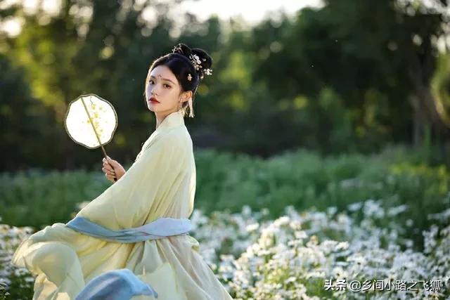 林允花间古装大片 轻纱摇曳好似仙女下凡