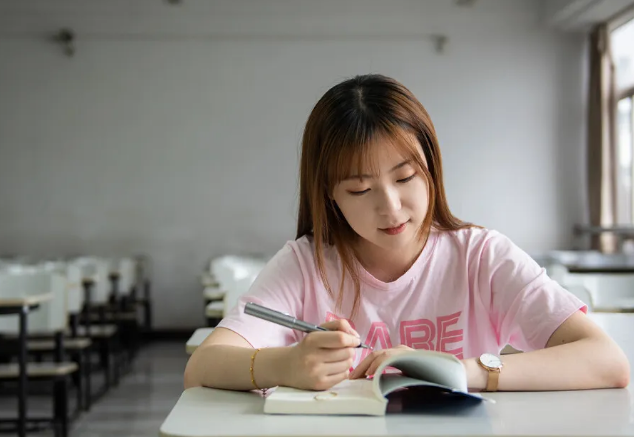 不认真对待大学生活,就是对自己不负责任,希望你可以做一个对自己负