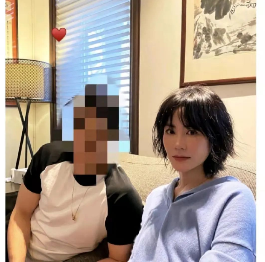 50歲李亞鵬再當爸！小19歲人妻曝光，網(wǎng)友：王菲，你輸了......
