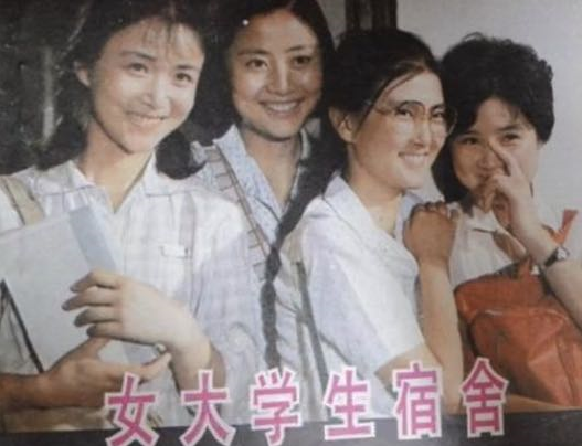 20多年前没有手机电脑，大学生们在宿舍干嘛？老照片为你揭晓答案