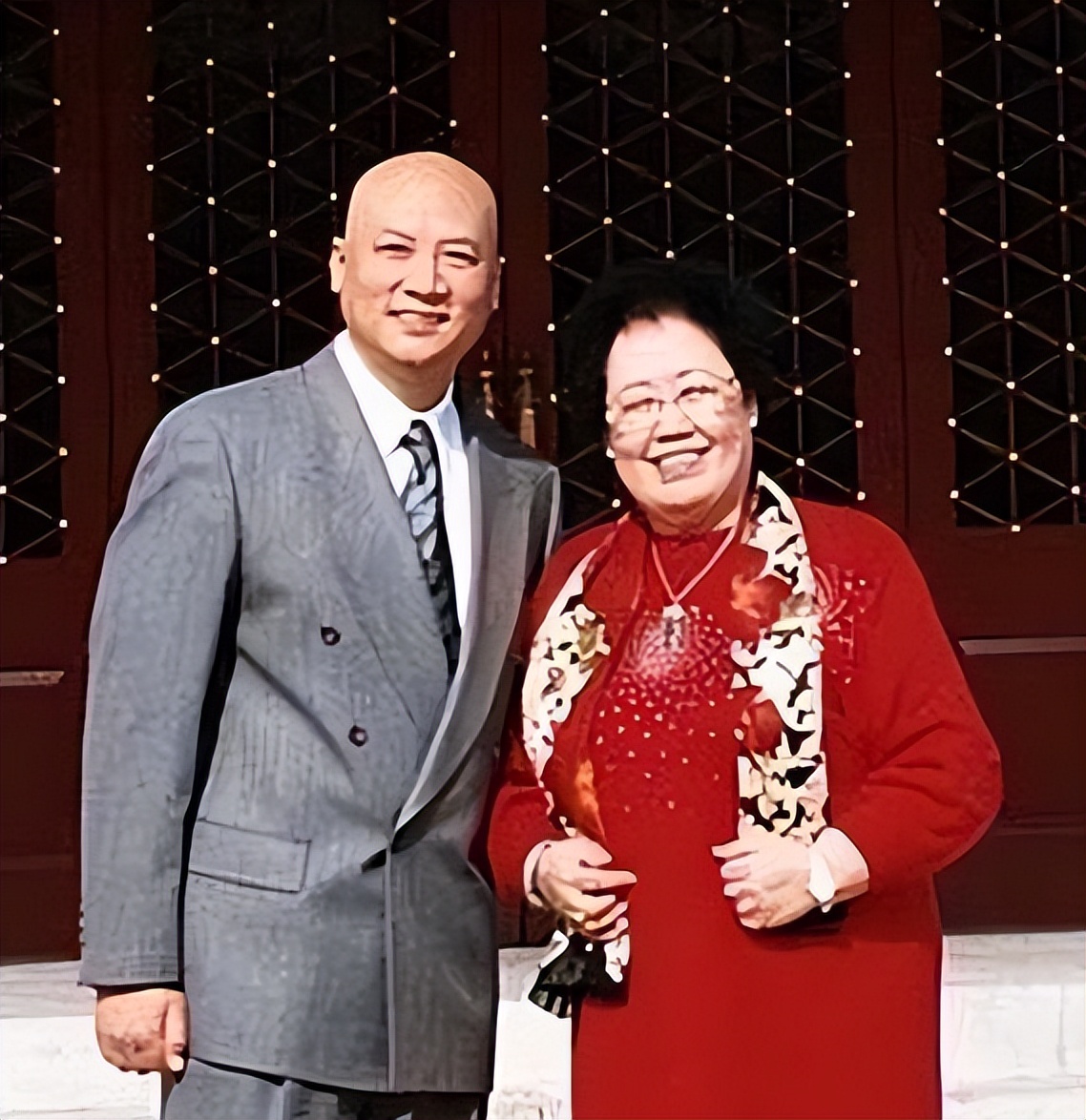 他们并不在意外界的言论,在迟重瑞38岁那年,两人举办婚礼.