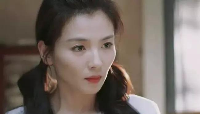 30岁以上还能演学生妹的女星，只服这5位，辨识度高不说，还灵动