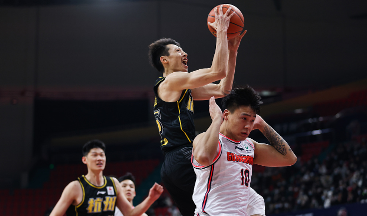 cctv5在线直播CBA（CCTV5直播！CBA重头戏上演，孙铭徽PK超级外援，胡金秋大战沈梓捷）