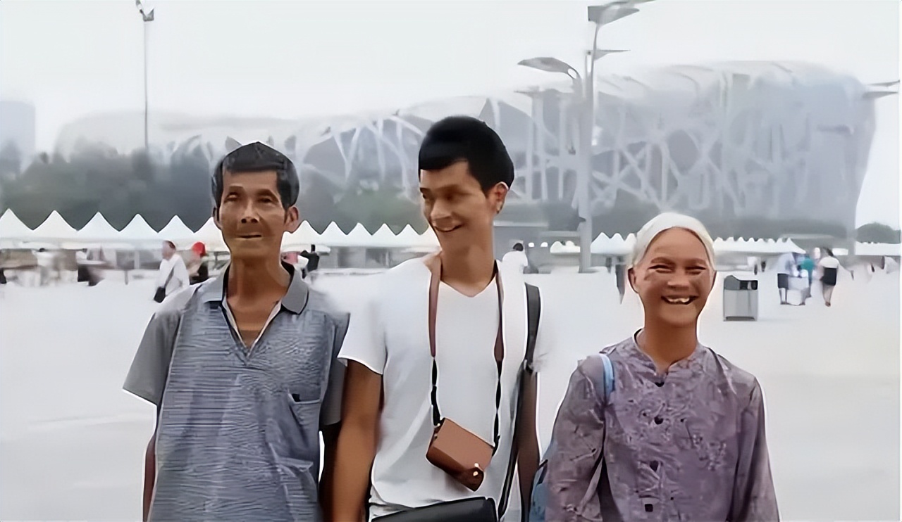 13次高考只为圆梦清华，33岁的高考“钉子户”唐尚珺：没有后悔路