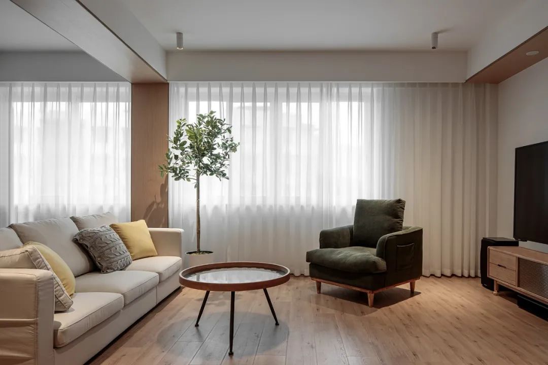 爆改70m²独居之家：原木+留白的温馨屋，一进门就是满满幸福感