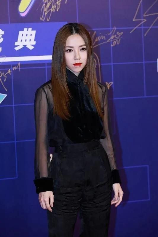 “皮裤女神”：邓紫棋一点都不低调，反而很有气场