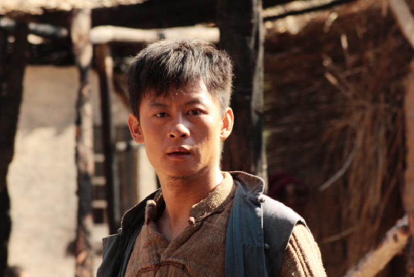 大概也是因为李健身上,总是带有一些军人的硬汉气质,所以他也曾出演了