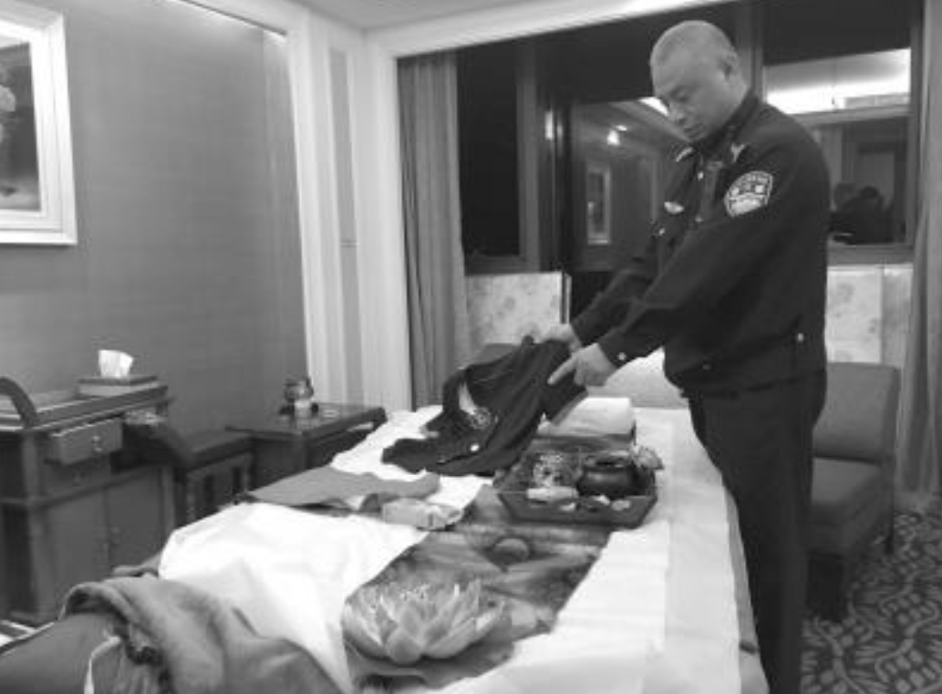 郑州“红馆”覆灭记：奢华堪比皇家一号，出动十五辆警用大巴抓人