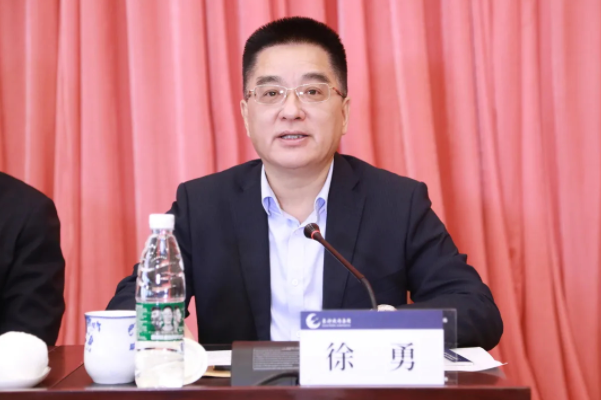 被查5个月后，冯军和徐勇的处理结果出炉，其中一人涉嫌犯罪