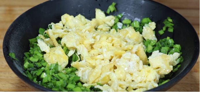 韭菜鸡蛋馅饺子放什么调料（韭菜鸡蛋饺子放什么调料好）-第4张图片-昕阳网