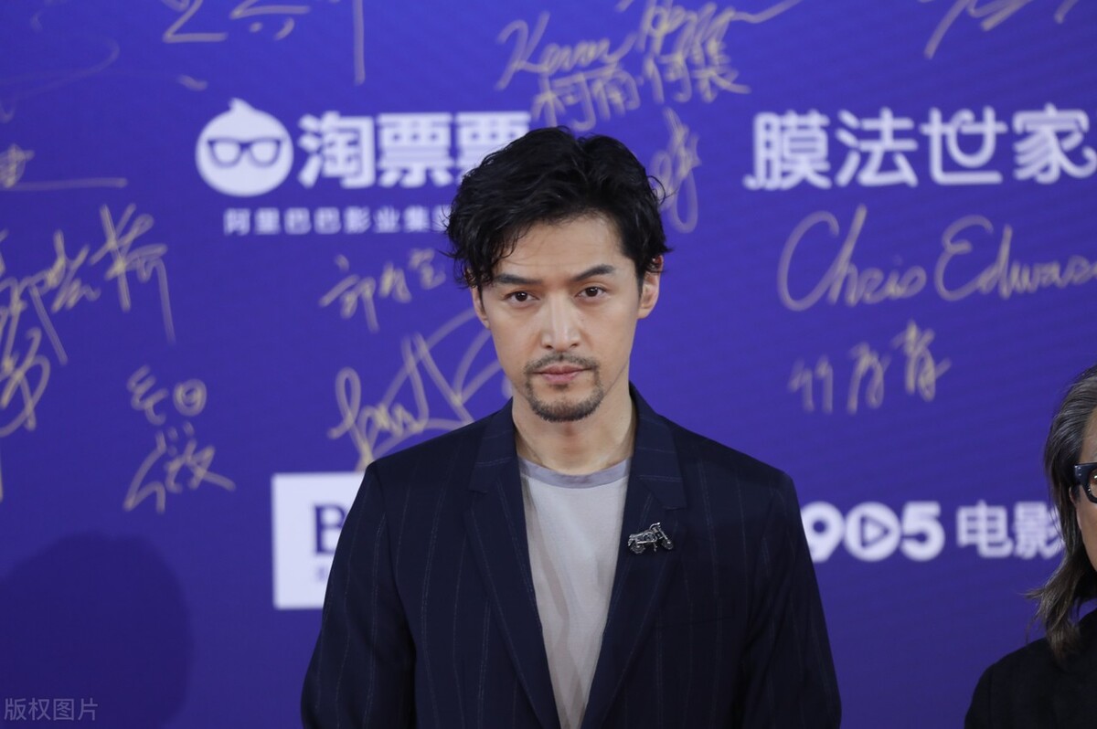 出道即巅峰的10位艺人，有人如今依旧风光，有人却早已经销声匿迹