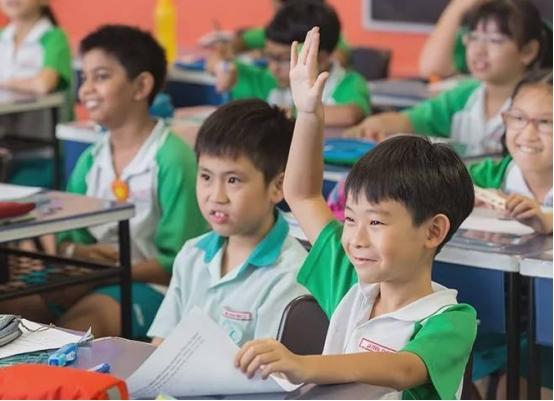 小学生打油诗《老师上厕所》火了，语言诙谐有趣，老师看后找棍子