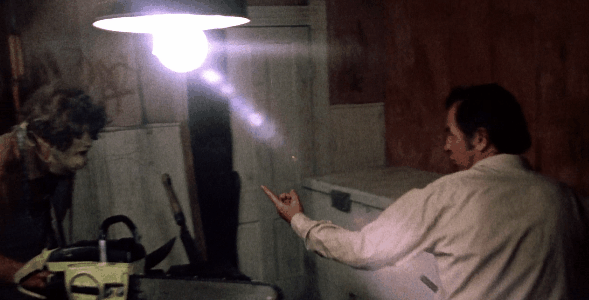 德州电锯杀人狂1974(夕阳下的人皮脸，9部《德州电锯杀人狂》，详解最纠结的杀人魔)