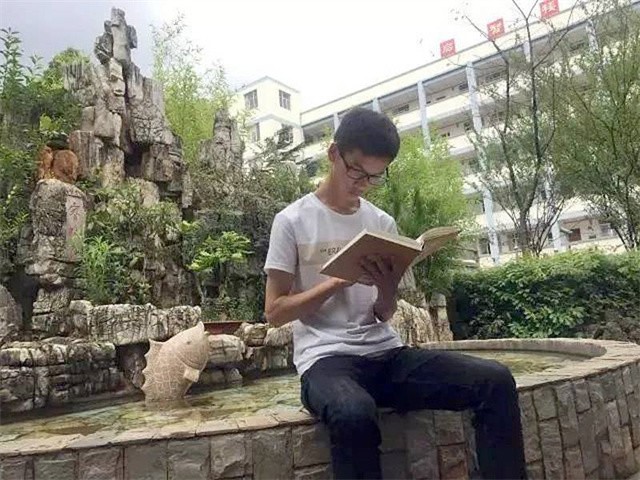 何润琪：带着妈妈遗照上清华，这个湖南文科状元的故事让人唏嘘