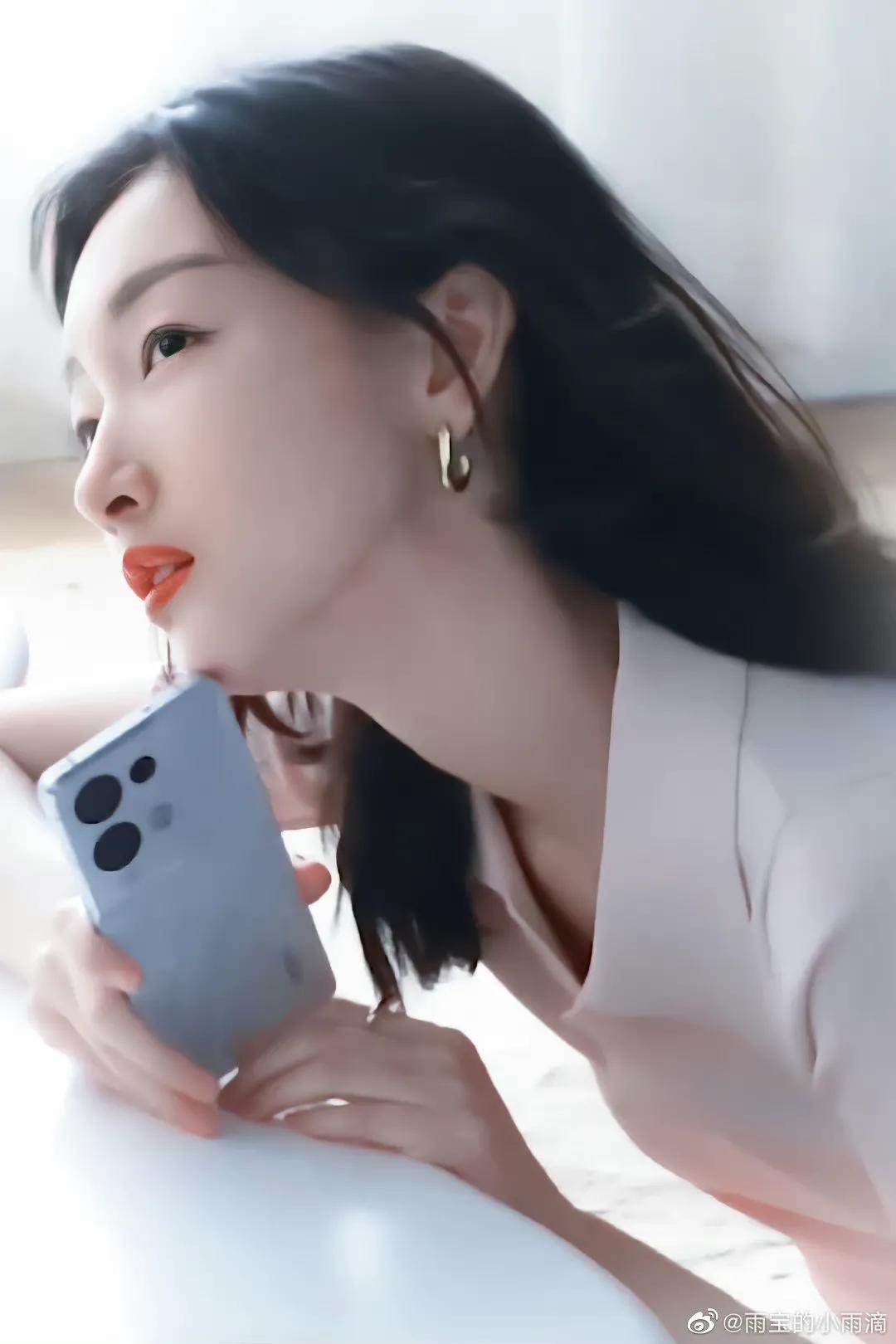 美女明星 周冬雨的眼睛配脸型真的是绝配太美了