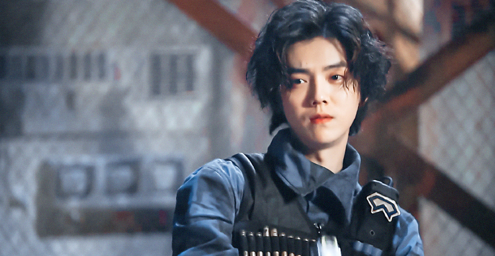 与关晓彤恋爱6年的鹿晗,重新走上"顶流之路"?全靠同行衬托