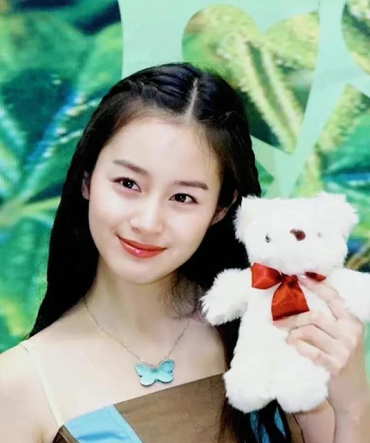 她曾经是韩国第一整容美女，现如今还是风韵犹存