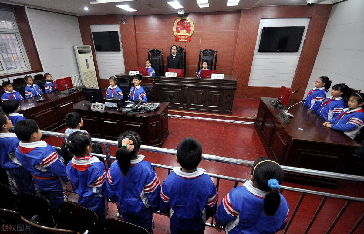 被起诉信用卡逾期，钱已还清，银行还要我交诉讼费才撤诉，合理吗