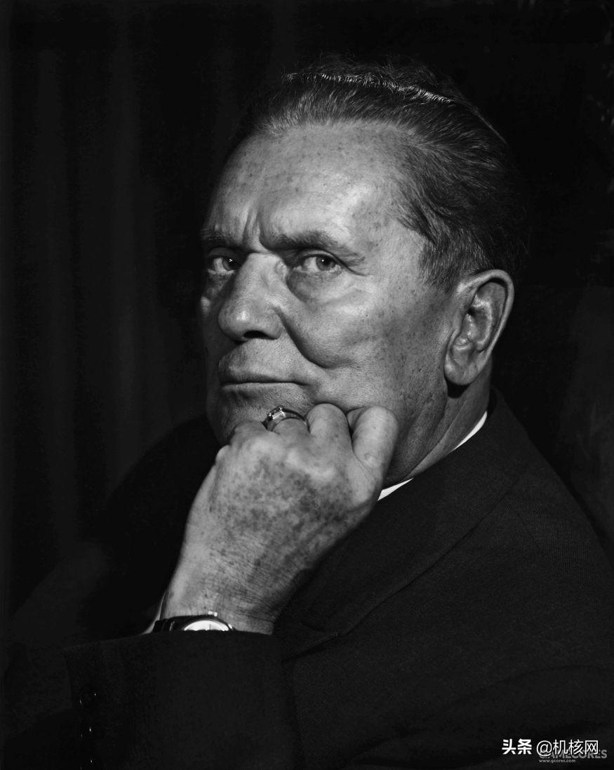 巴尔干土地上的无声呐喊 | Spomenik纪念碑考