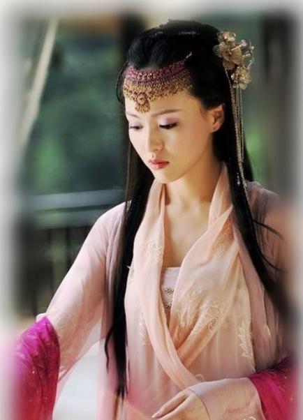 抹额造型别乱用，有人冷峻洒脱，有人呆萌可爱，关键还得脸型扛