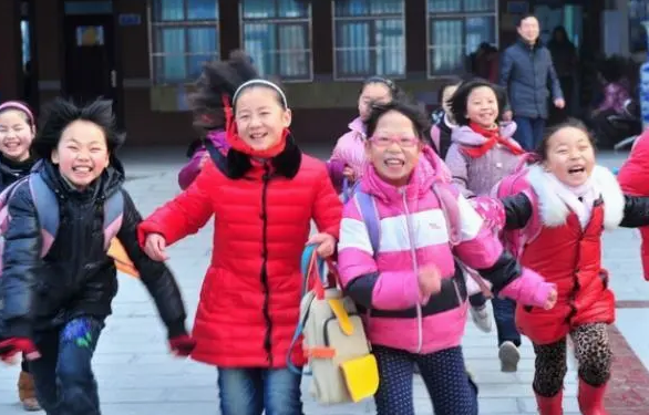 中小学寒假时间已定，多省市公开放假时间，开学后这项政策将落实