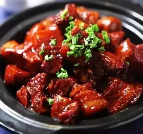 红焖猪肉做法窍门(客家特色红焖肉制作步骤)