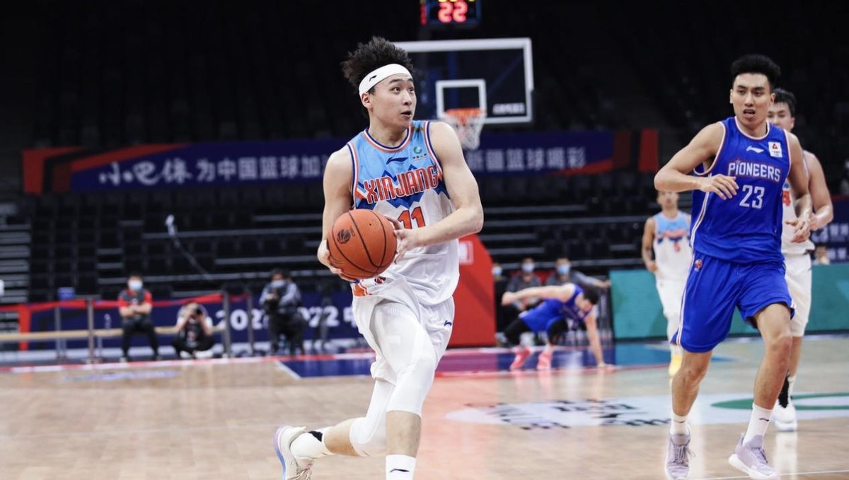 cba齐麟哪里人(19岁读清华，20岁打CBA！男篮天才不冲NBA，假期晒性感女友秀恩爱)