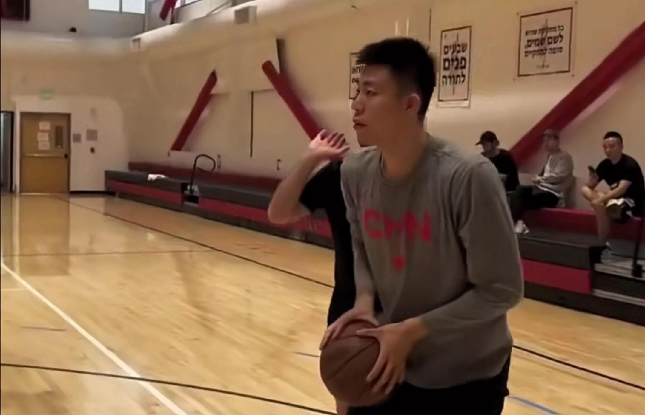 nba哪些球员投篮外翻（张镇麟继续苦练，改变投篮姿势，酷似塔图姆，有望打NBA发展联盟）