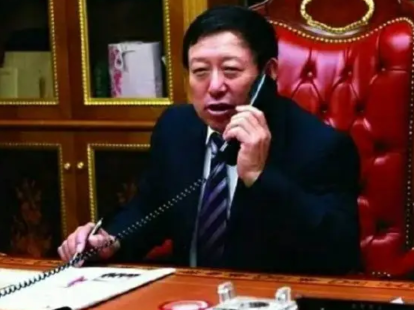 陕西前首富落马记，靠豆腐发家，十年买8个煤矿，送村民60套别墅