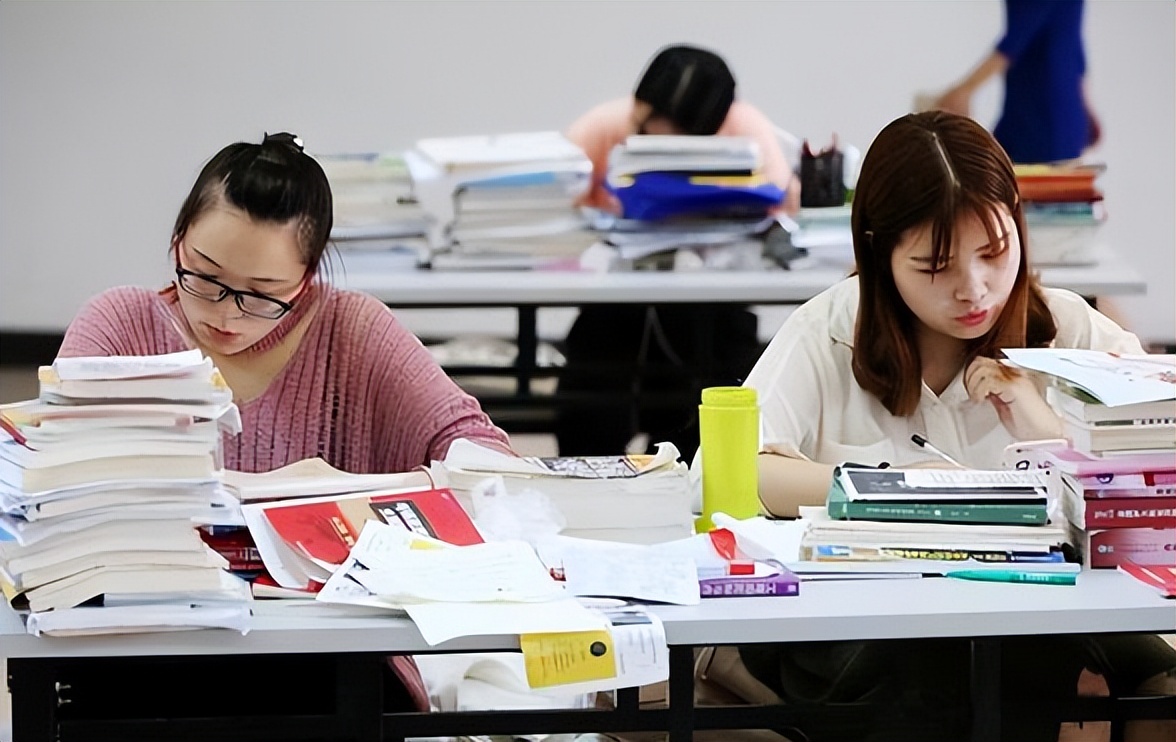 以往研究生考试属于比较小众的升学考试,只有各所高校里学习成绩名列