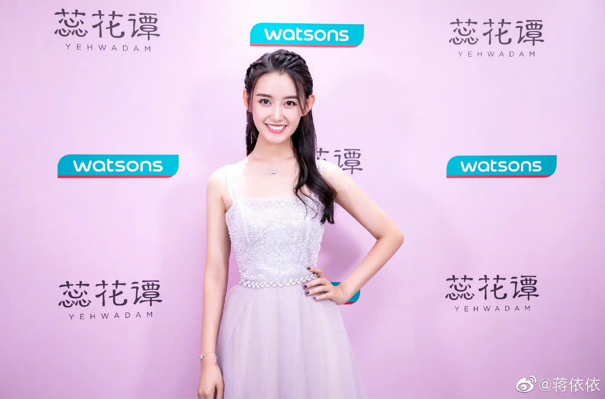 蒋依依美图