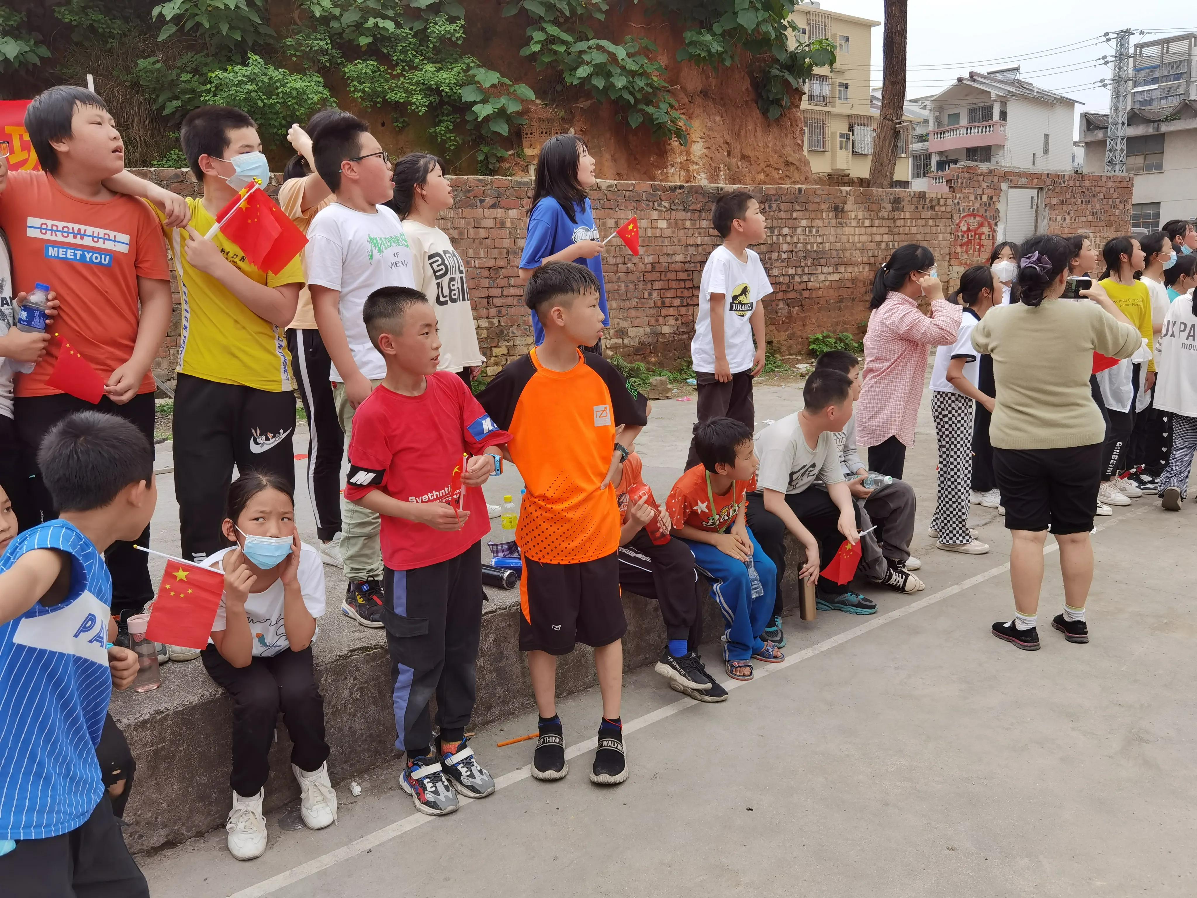 参加市级篮球比赛的条件(仁河小学首届学生篮球比赛)