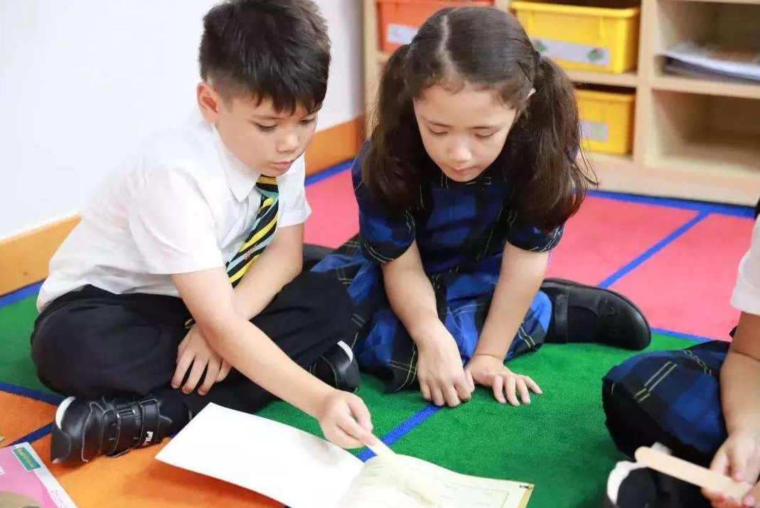 多名高考状元“家庭背景”曝光，家庭状况很相似，网友感叹太现实