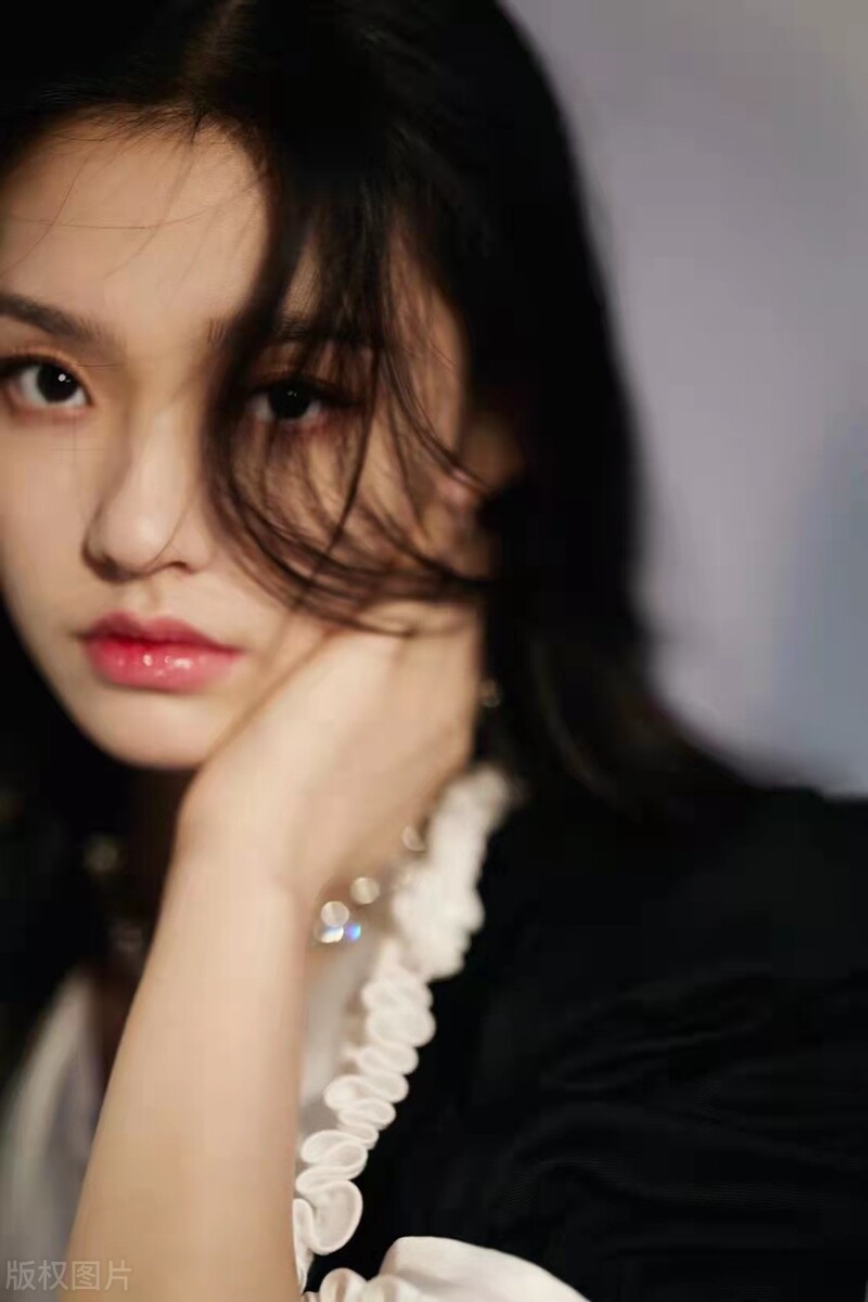 出道即巅峰的10位艺人，有人如今依旧风光，有人却早已经销声匿迹