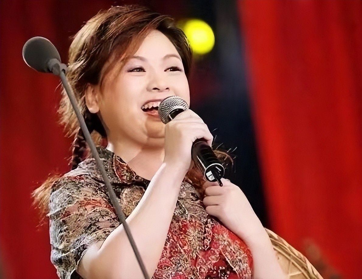 歌星李琼:21岁登上春晚舞台红极一时,现在胖到认不出,婚姻成谜