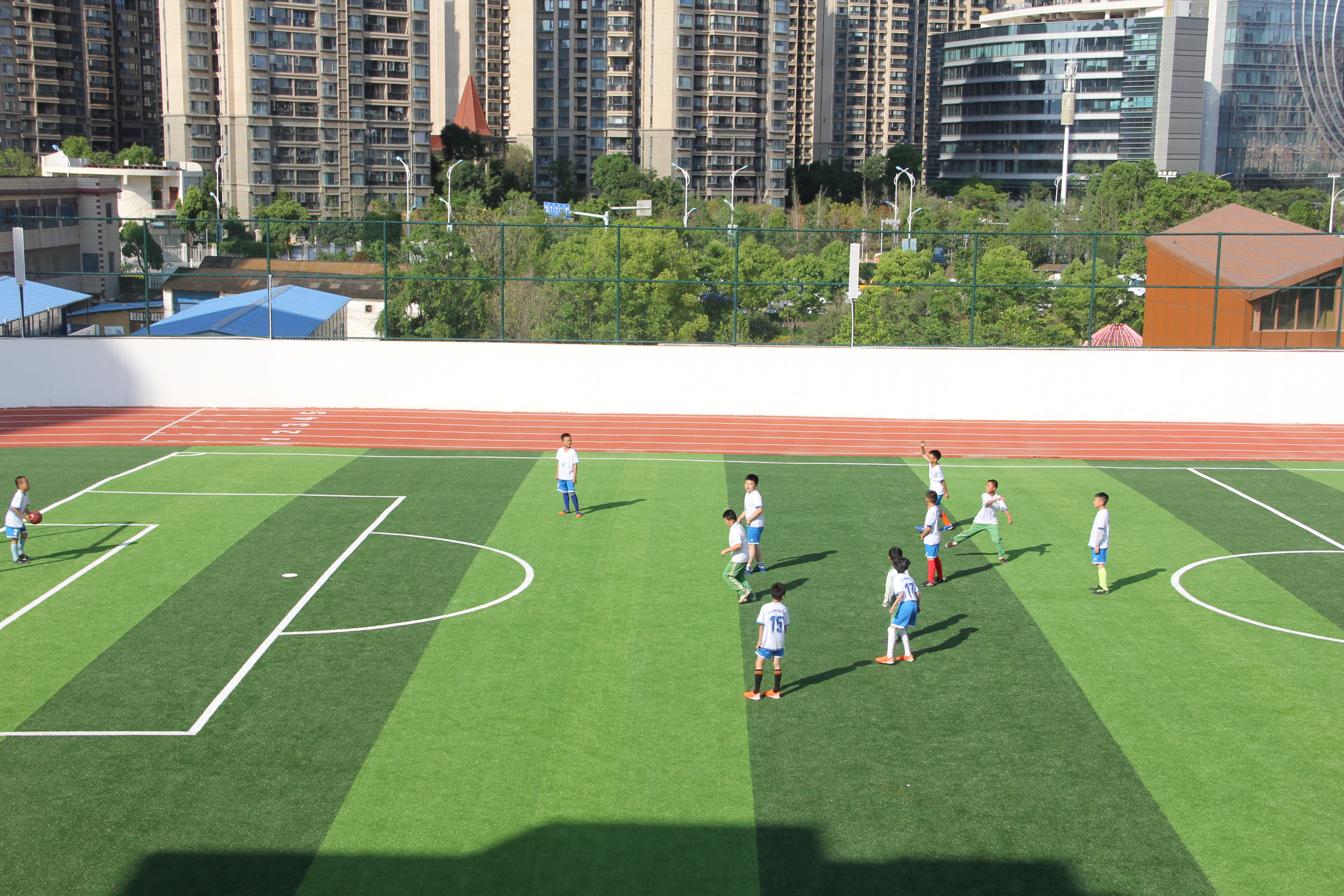 足球的好处小学生踢足球的好处