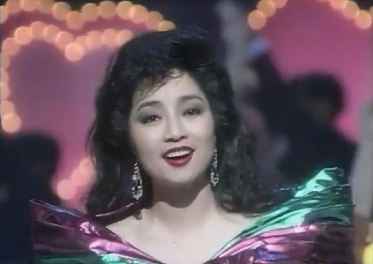 娱乐圈残酷真相：当20年演员买不起一套房，明星难逃房奴的命运