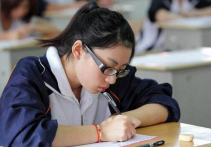 “取消高考复读”呼声渐高，一个相关新规定，让2022届考生心慌