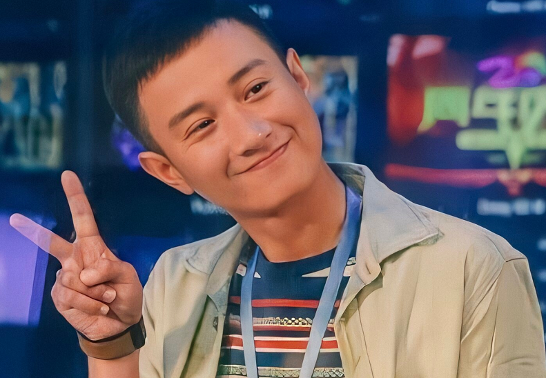 38岁文章近照曝光!头发花白目光呆滞像个老头,精神状态引担忧