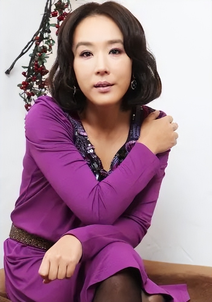 由她主演的电影《贞伊》还未播出,她就已经离我们而去了.