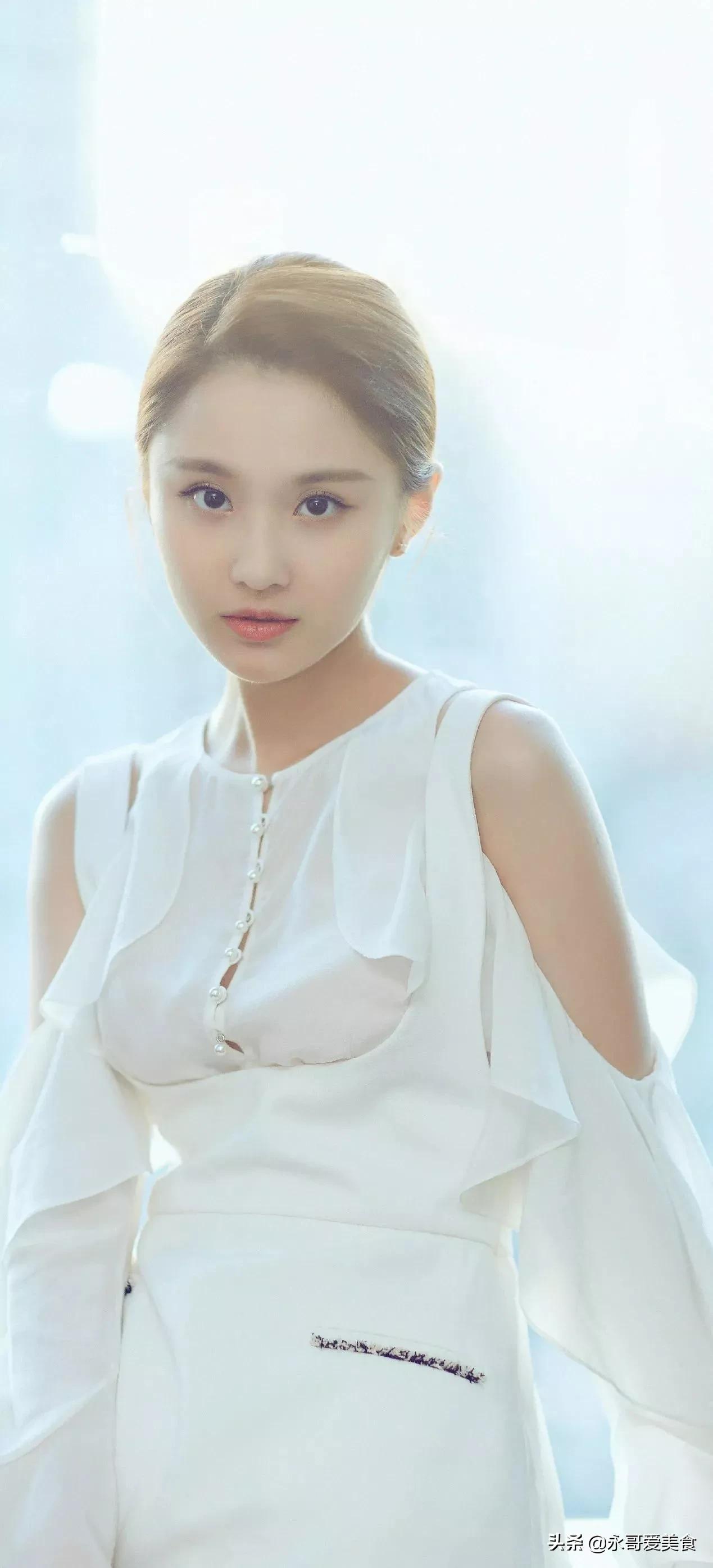 张慧雯，北舞美女演员，清新脱俗，靓丽迷人