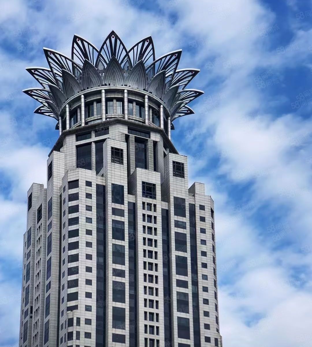 成为黄氏家族财富的重要来源,而上海佘山皇家庄园就与金广集团有着