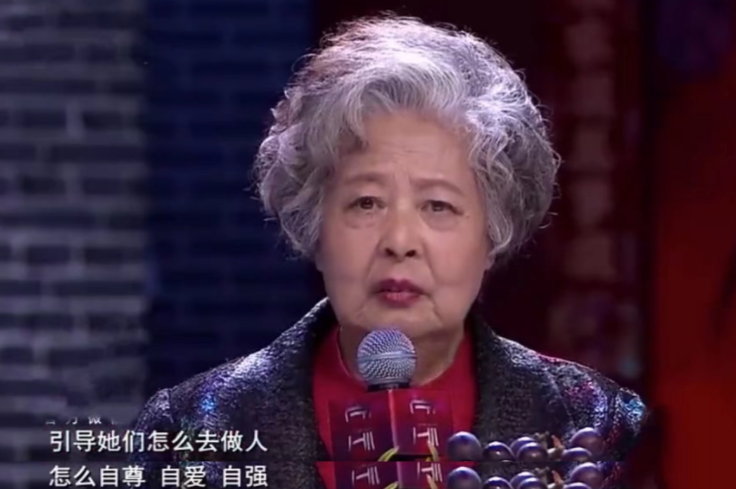 演员田歌:与前夫离婚后,和妹妹田岷约定不婚不育,陪伴母亲到老