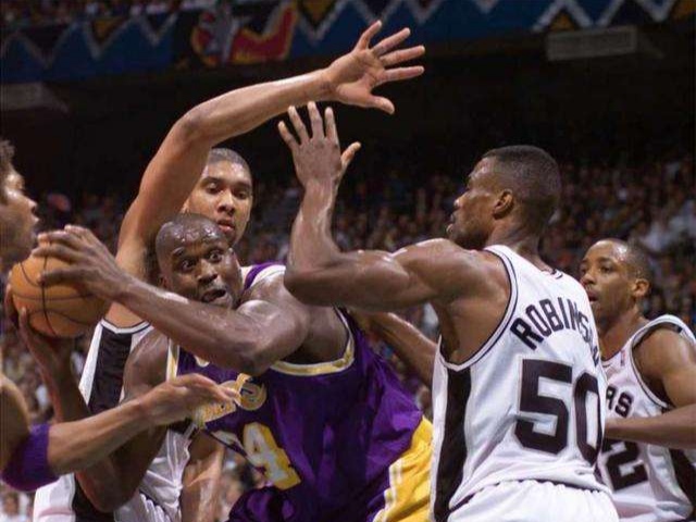 奥尼尔为什么能打nba（“大鲨鱼”奥尼尔-为什么是史上最强中锋，却算不上最伟大？）