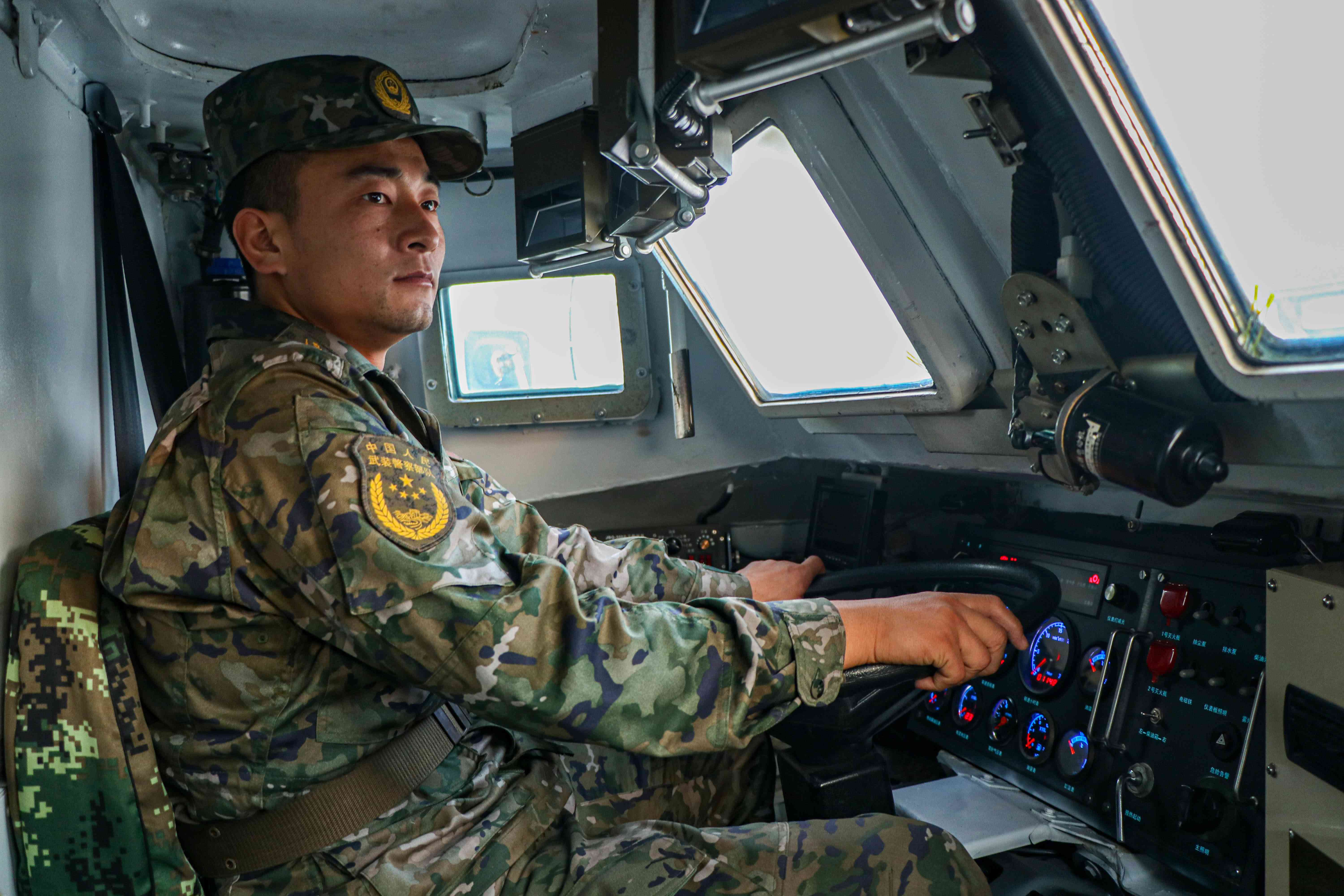 尖刀班的五天五夜（老兵故事 - 铁骨柔情好班长胡亚飞）