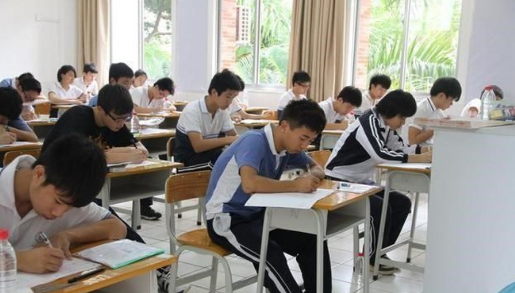 2009年王百洋获九省状元，被北大录取，立誓报效祖国，他做到了吗