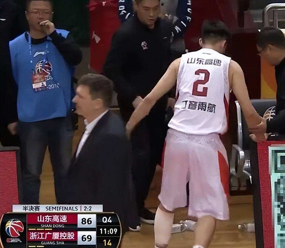 nba中哪些球员有髌腱炎（从此你我皆为过往！但，四字外援那颗倔强的心没有死）