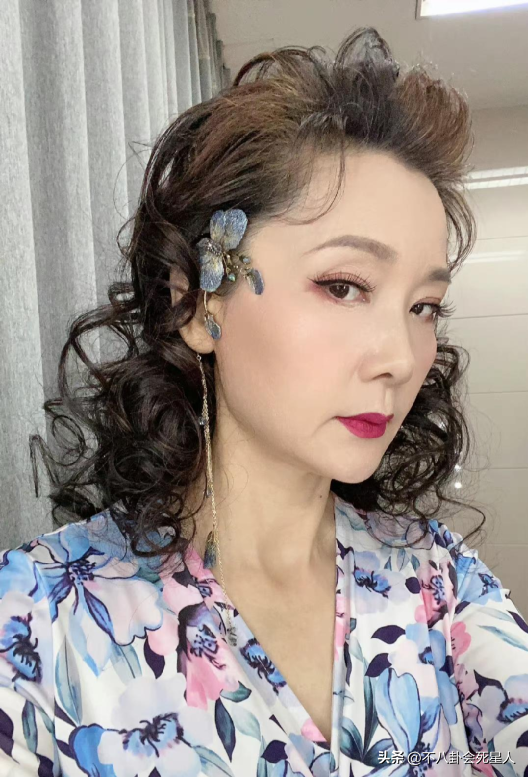 女儿国国王容颜变化(16位坚决不动脸的老年女星,60岁之后谁的状态最好